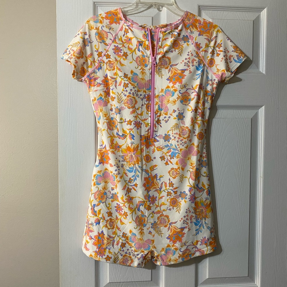 NWT Scuba Suit Open Back 12/14 L Short Sleeve Zip Rash Guard Floral Cupshe